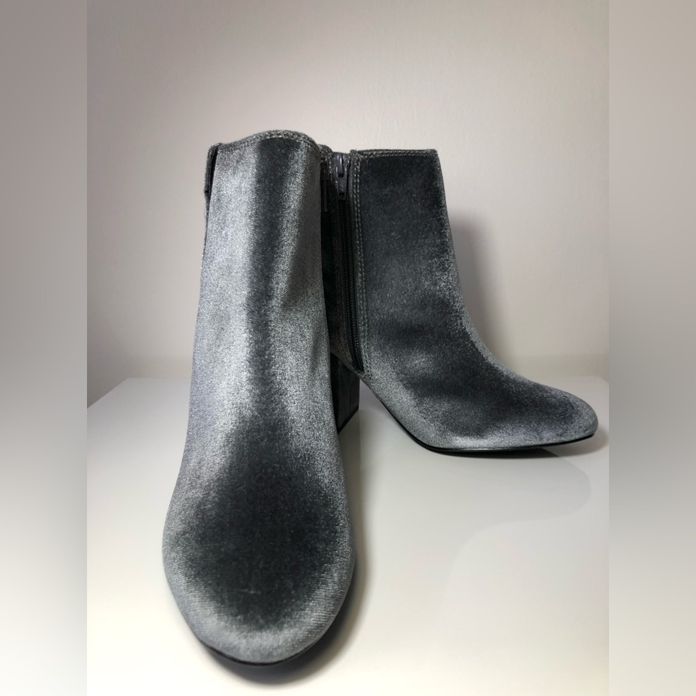 ALDO: Silver Ankle Boots size 6